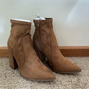 Steve Madden Boots in the color chestnut. Size 8.5M